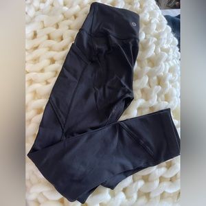 Lululemon black pocket leggings size 4
